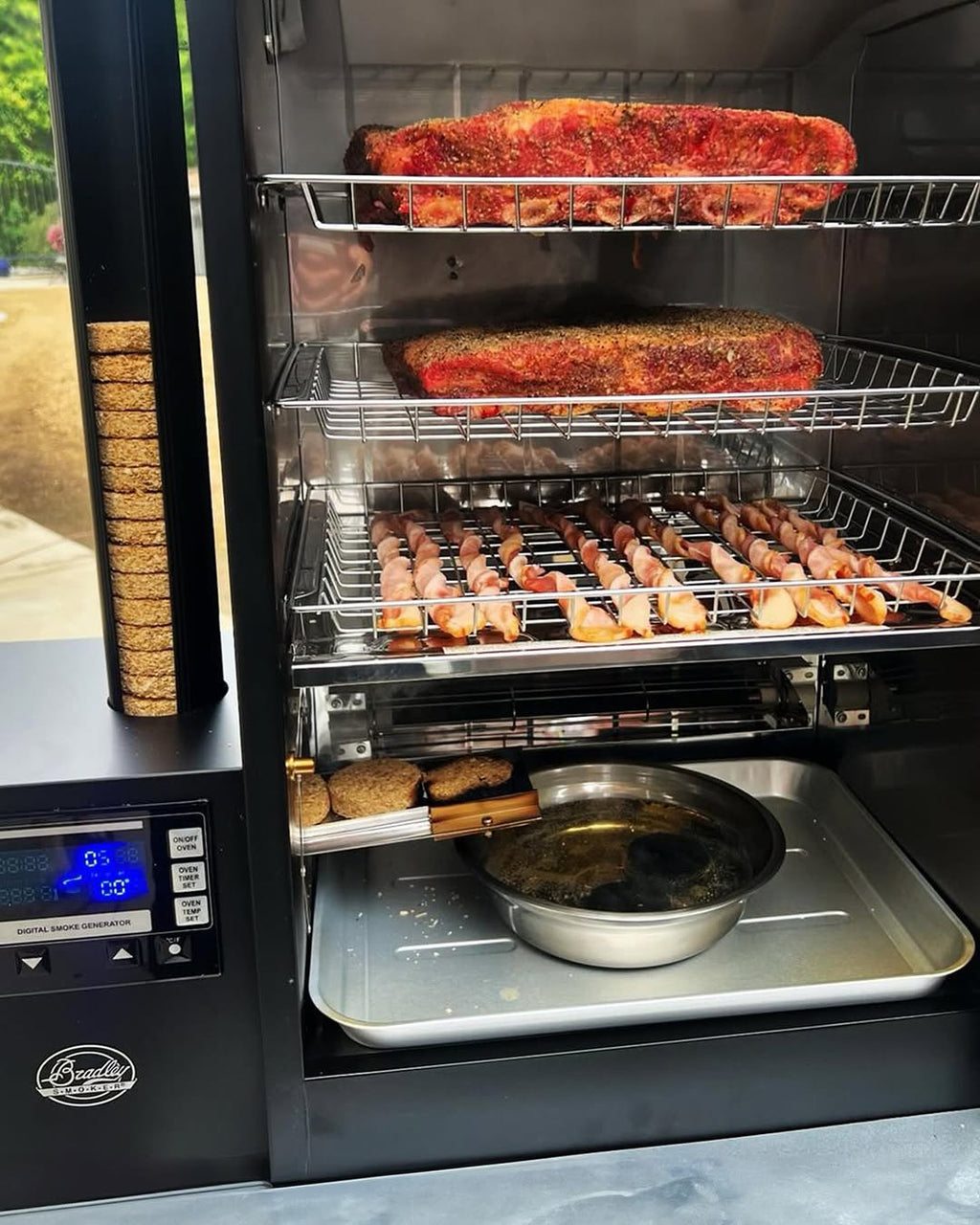 Nærbilde av rister i Elektrisk røykovn Digital 6-Rack 500W - Bradley Smoker