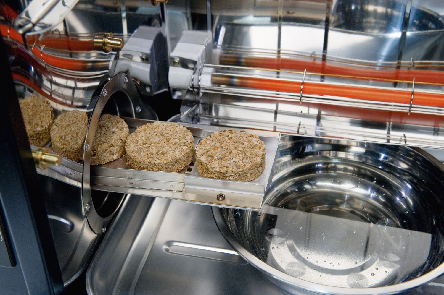 Montert Elektrisk røykovn Digital 6-Rack 500W - Bradley Smoker i bruk