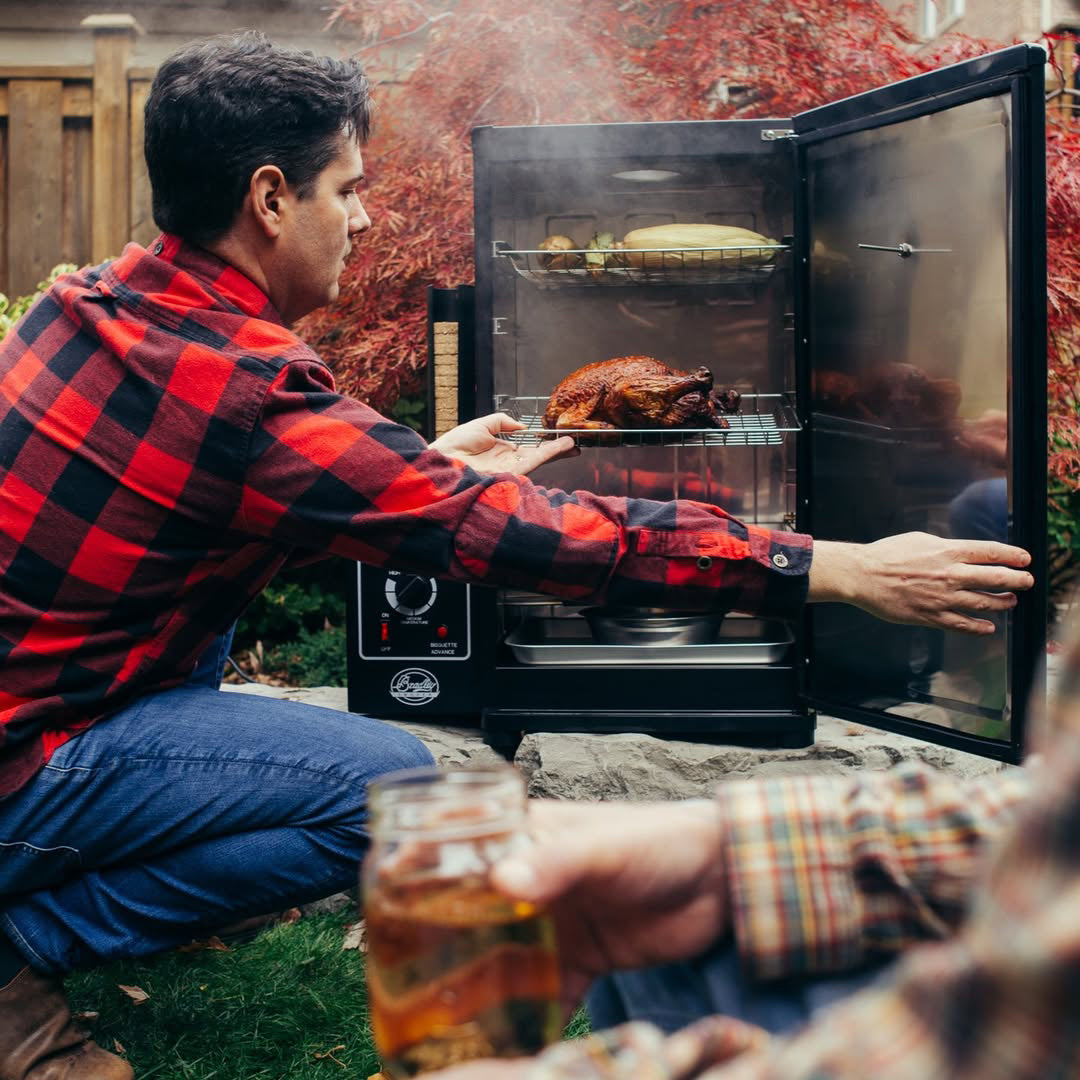 Elektrisk røykovn Original 4-Rack 500W - Bradley Smoker med åpnet dør