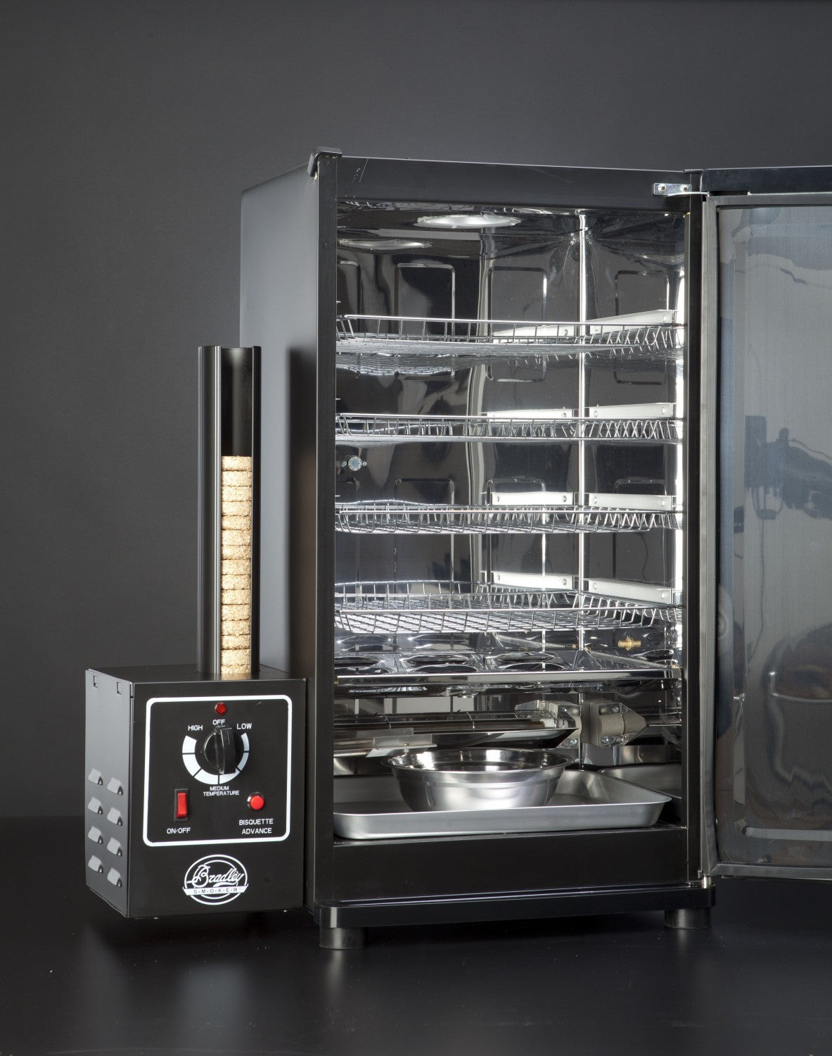 Oversikt av Elektrisk røykovn Original 4-Rack 500W - Bradley Smoker i bruk