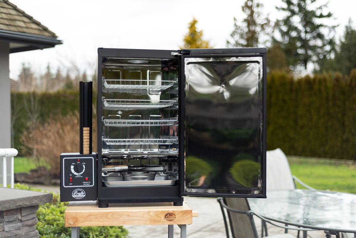 Nærbilde av krombelagte rister i Elektrisk røykovn Original 4-Rack 500W - Bradley Smoker