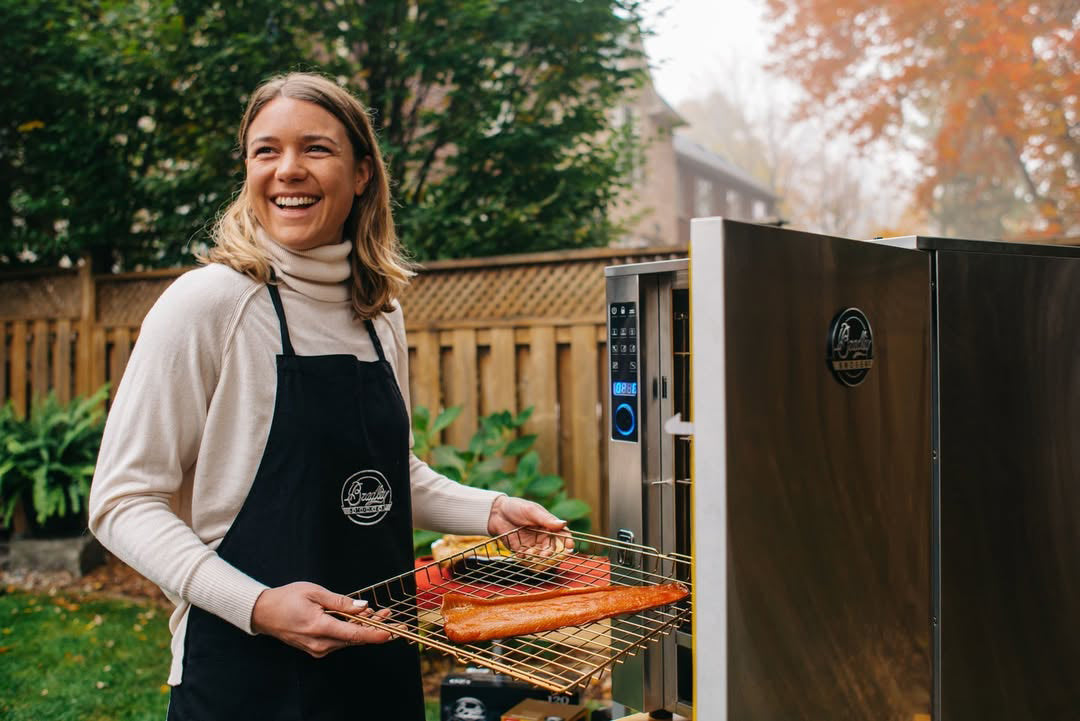 Montert Elektrisk røykovn Professional BS1019 76 liter - Bradley Smoker med åpen dør