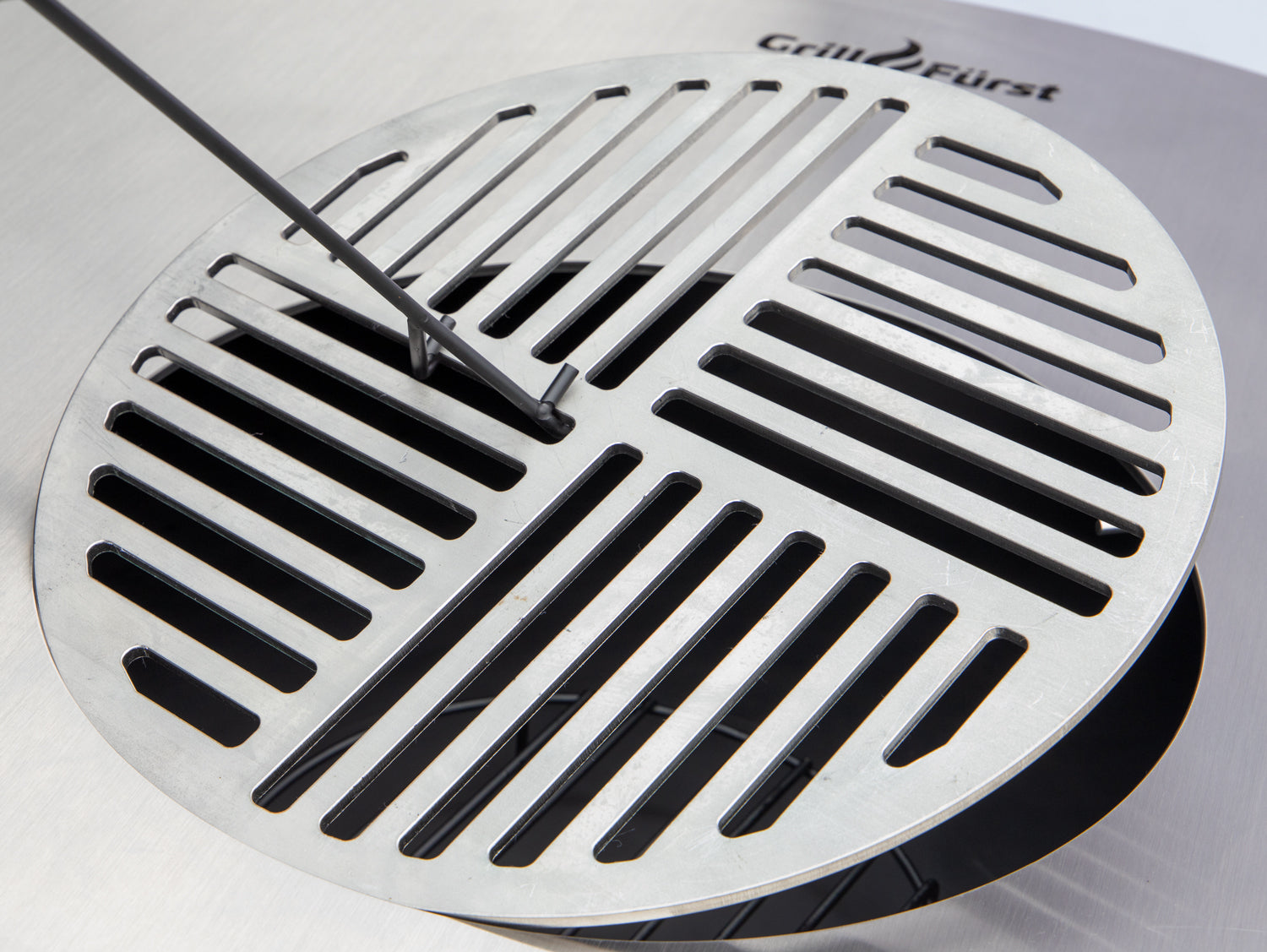 Nærbilde av grillrist på Feuerplatte 104 cm rustfritt stål 6 mm
