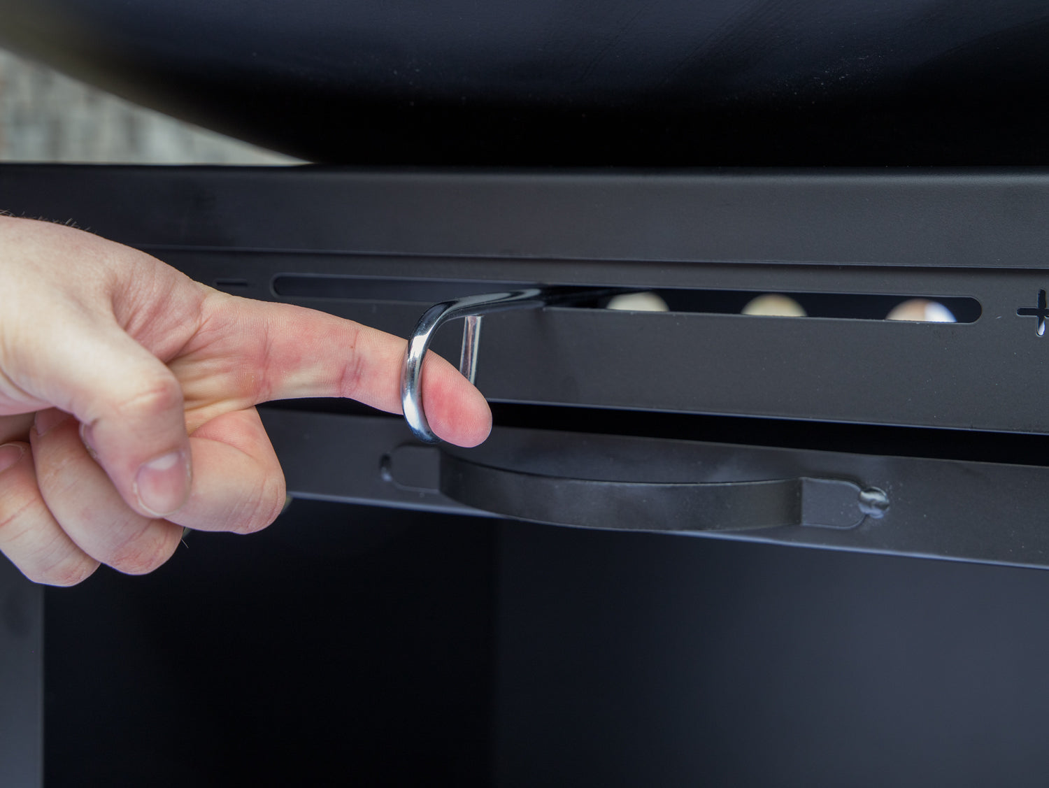 Uttrekkbar askeskuff på Feuerplatte 104 cm rustfritt stål 6 mm - Grillfürst