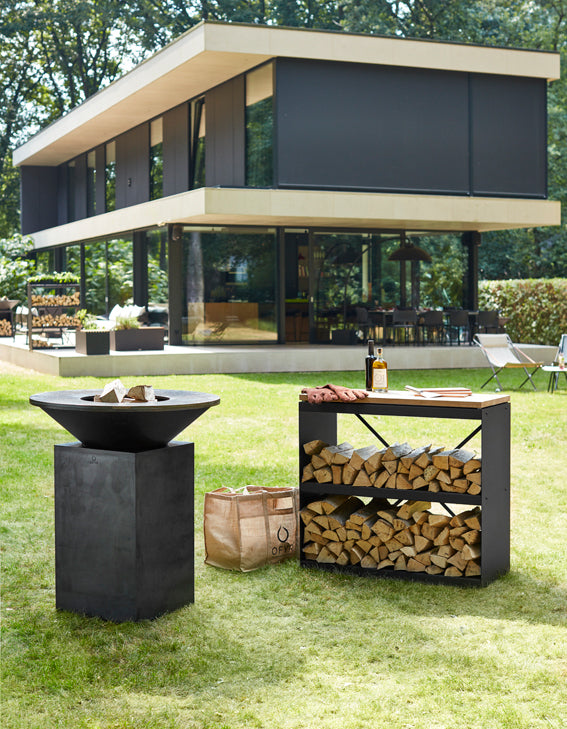 Montert Feuerplatte Classic Black 100 med flammende bål