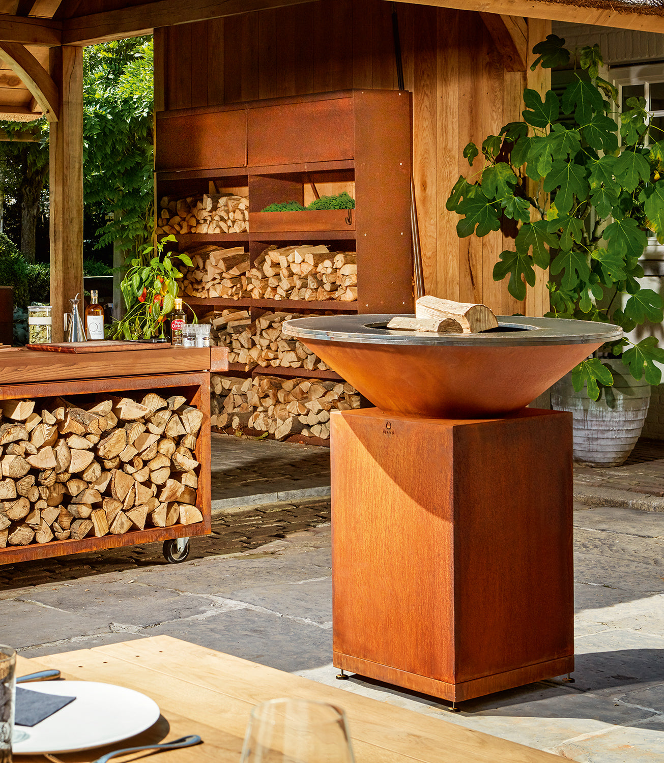 Detalj av Feuerplatte Classic Corten 100 cm - OFYR i bruk