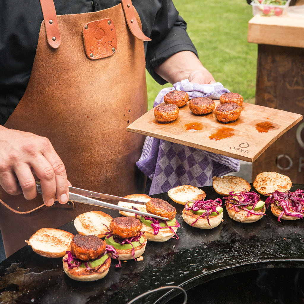 Nærbilde av varmefordeling på Feuerplatte Classic Corten 85 cm med grillrist