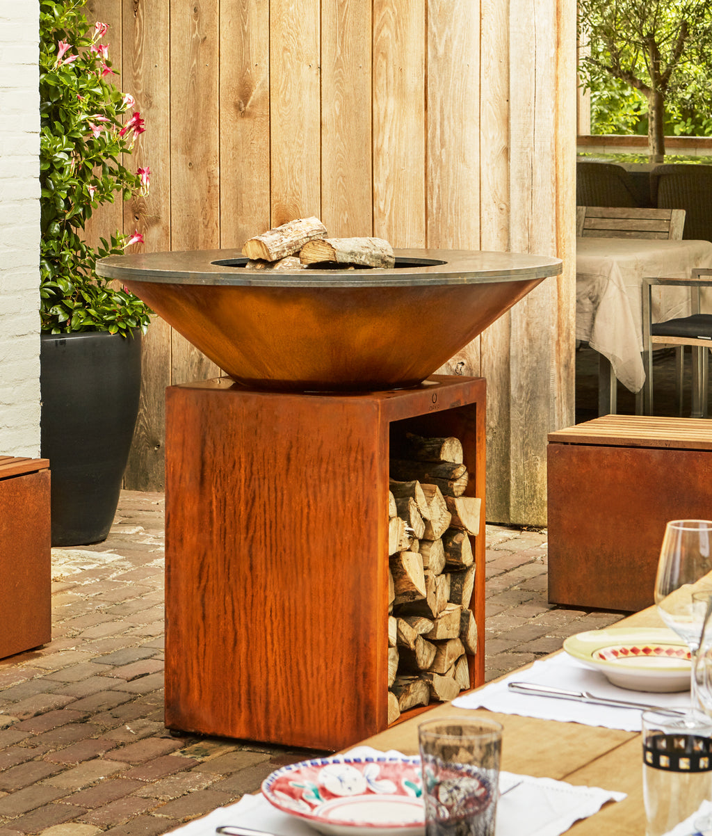Detalj av Feuerplatte Classic Storage Corten 100 med grillrist