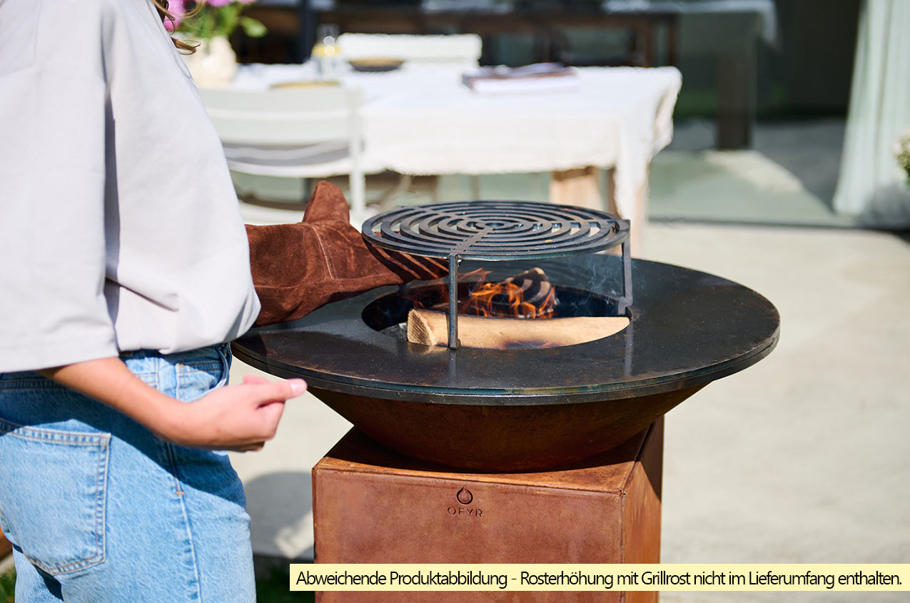 Montert Feuerplatte Corten 75 cm stål 8 mm - OFYR på terrasse