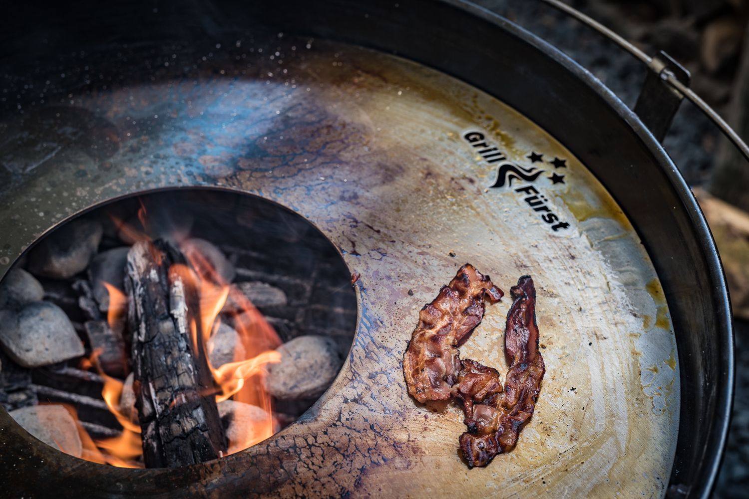 Montert Feuerplatte rustfritt stål 54,5 cm for 57 cm kulegrill i kulegrill