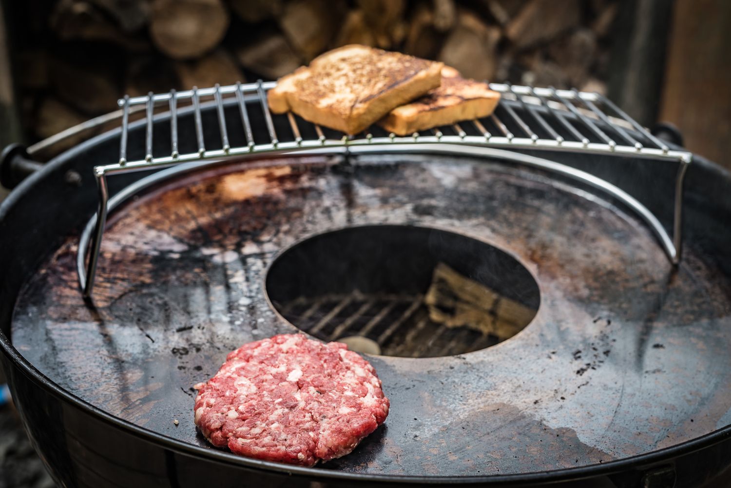 Feuerplatte rustfritt stål 54,5 cm for 57 cm kulegrill med grillmat