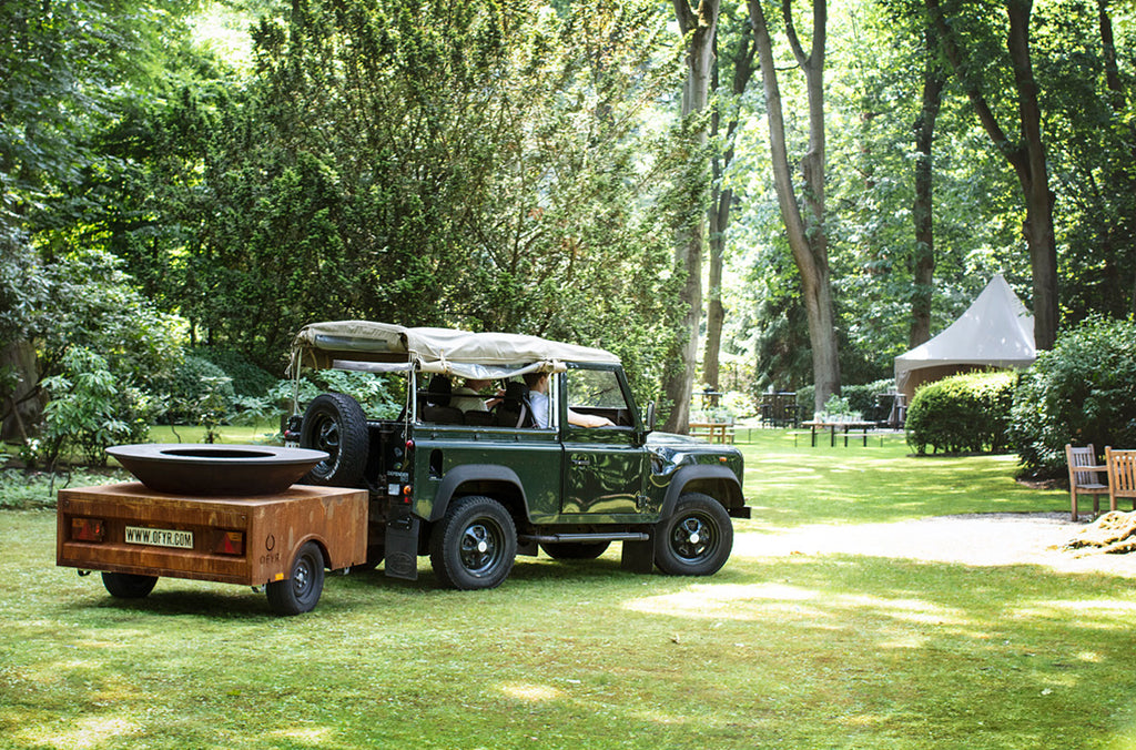 Feuerplatte Trailer Corten 150 cm mobil - OFYR bakside med hengerfeste