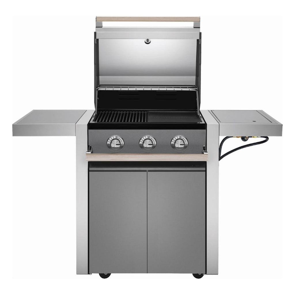 Montert Gassgrill 1500 Serie 3 brennere med sidebrenner i hage