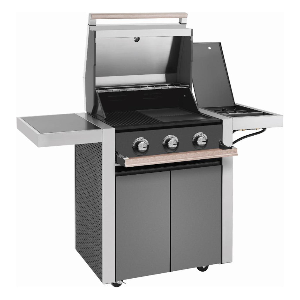 Sidebrenner på Gassgrill 1500 Serie 3 brennere med sidebrenner i bruk