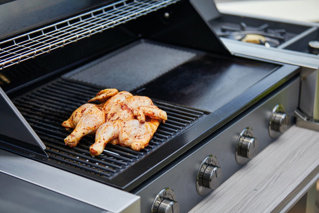 Montert Gassgrill 1500-Serie 4 brennere med sidebrenner - BeefEater på uteplass