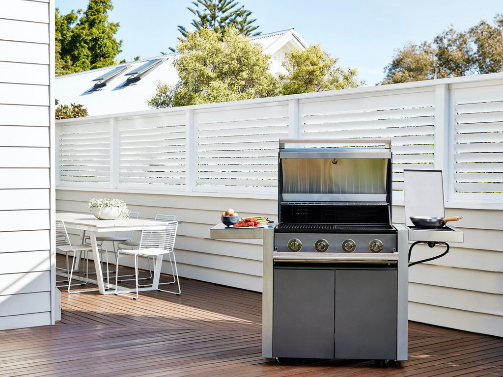Gassgrill 1500-Serie 4 brennere med sidebrenner - BeefEater med åpent lokk