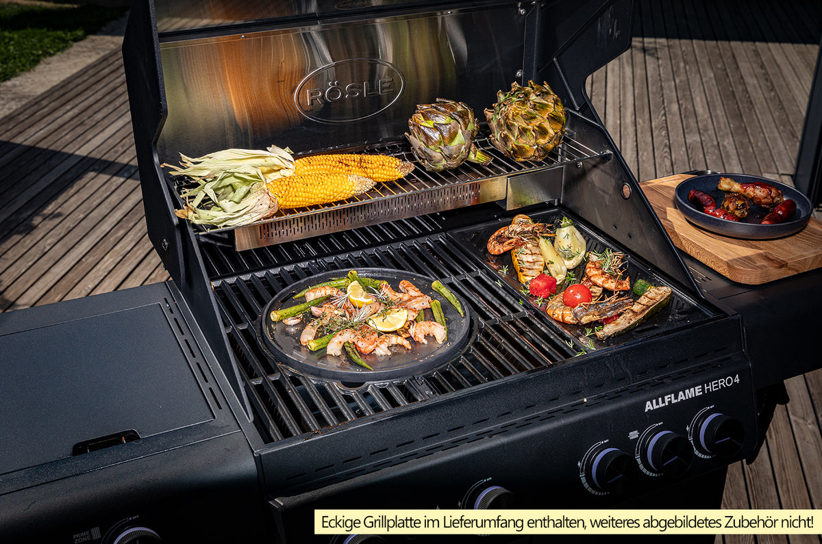 Montert Gassgrill Allflame Hero 4 med grillplate og dreiespidd i bruk