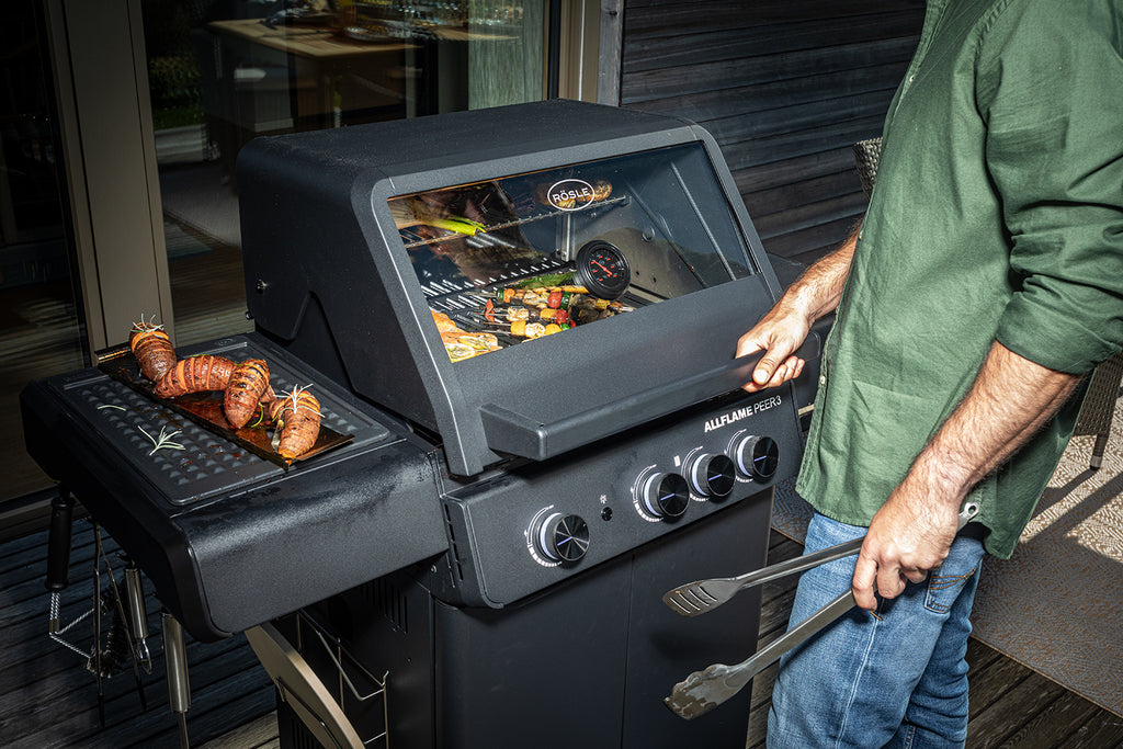Bakside av Gassgrill Allflame Peer 3 med 3 brennere støpejernsrist