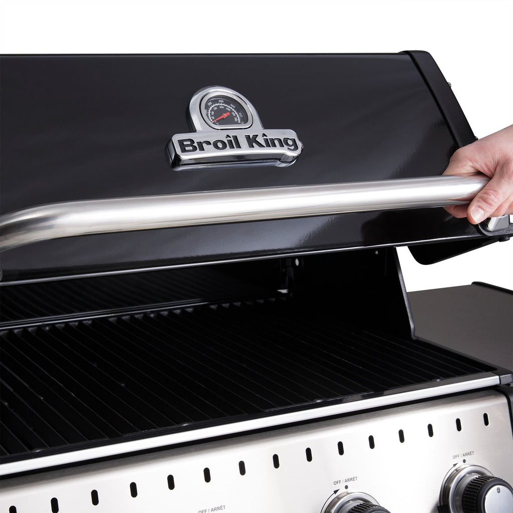 Montert Gassgrill Baron 490 Black med dreiespidd og motor Broil King
