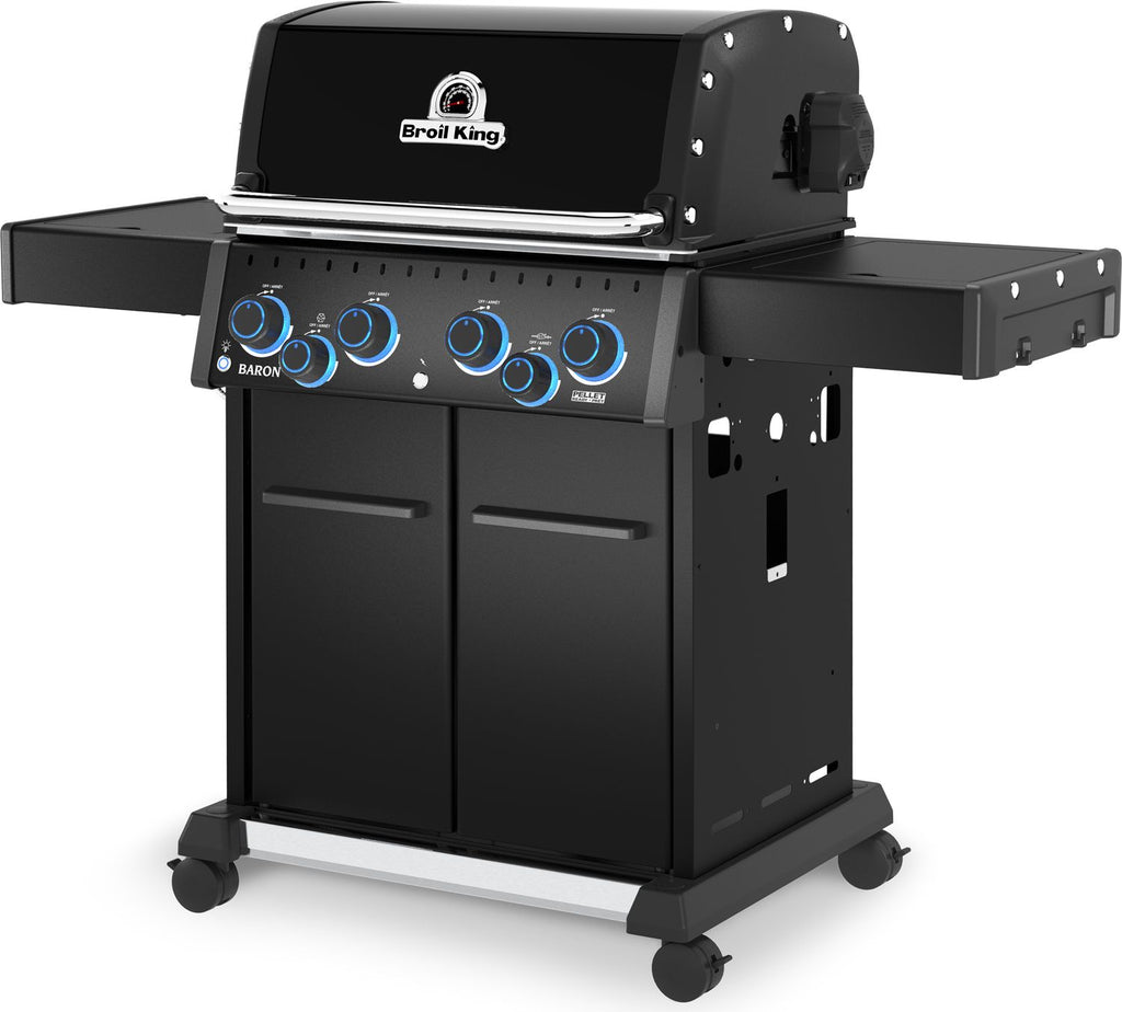 Montert Gassgrill Baron 490 X Shadow med dreiespidd 4 brennere i bruk