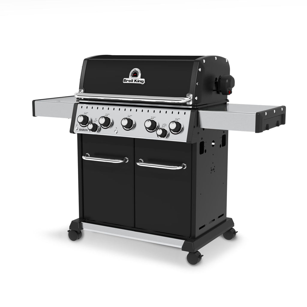Nærbilde av emaljerte støpejernsrister på Gassgrill Baron 590 Black