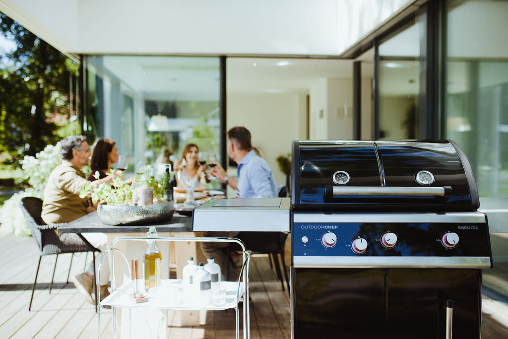 Kontrollpanel med brytere på Gassgrill Dualchef 325 G 3 brennere med sidebrenner