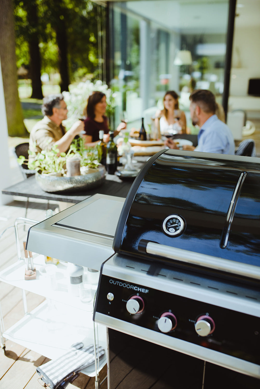 Oppbevaringsskap under Gassgrill Dualchef 325 G 3 brennere med sidebrenner