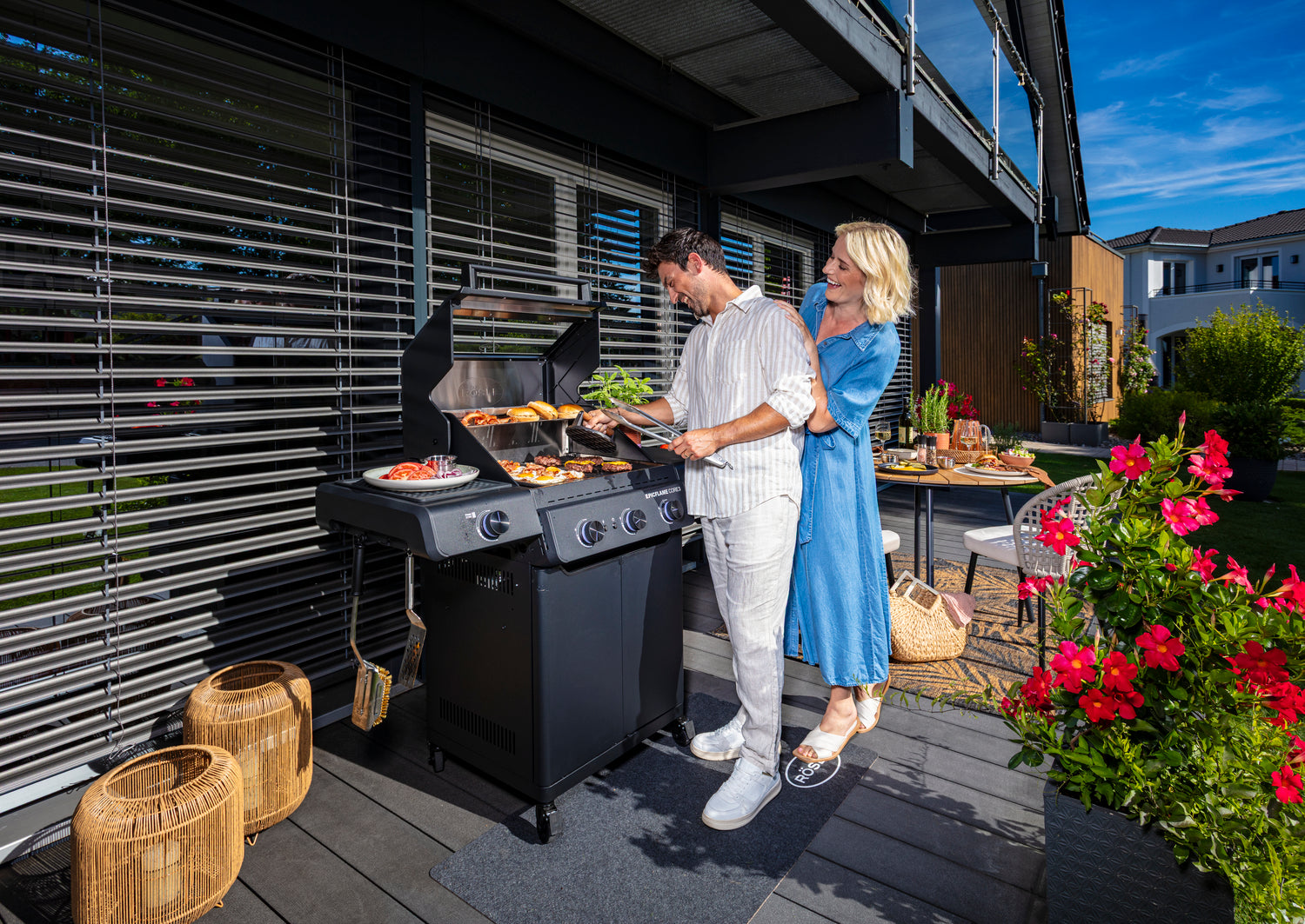 Montert Gassgrill EPICFLAME Core 3 brennere støpejernsrist med åpen luke
