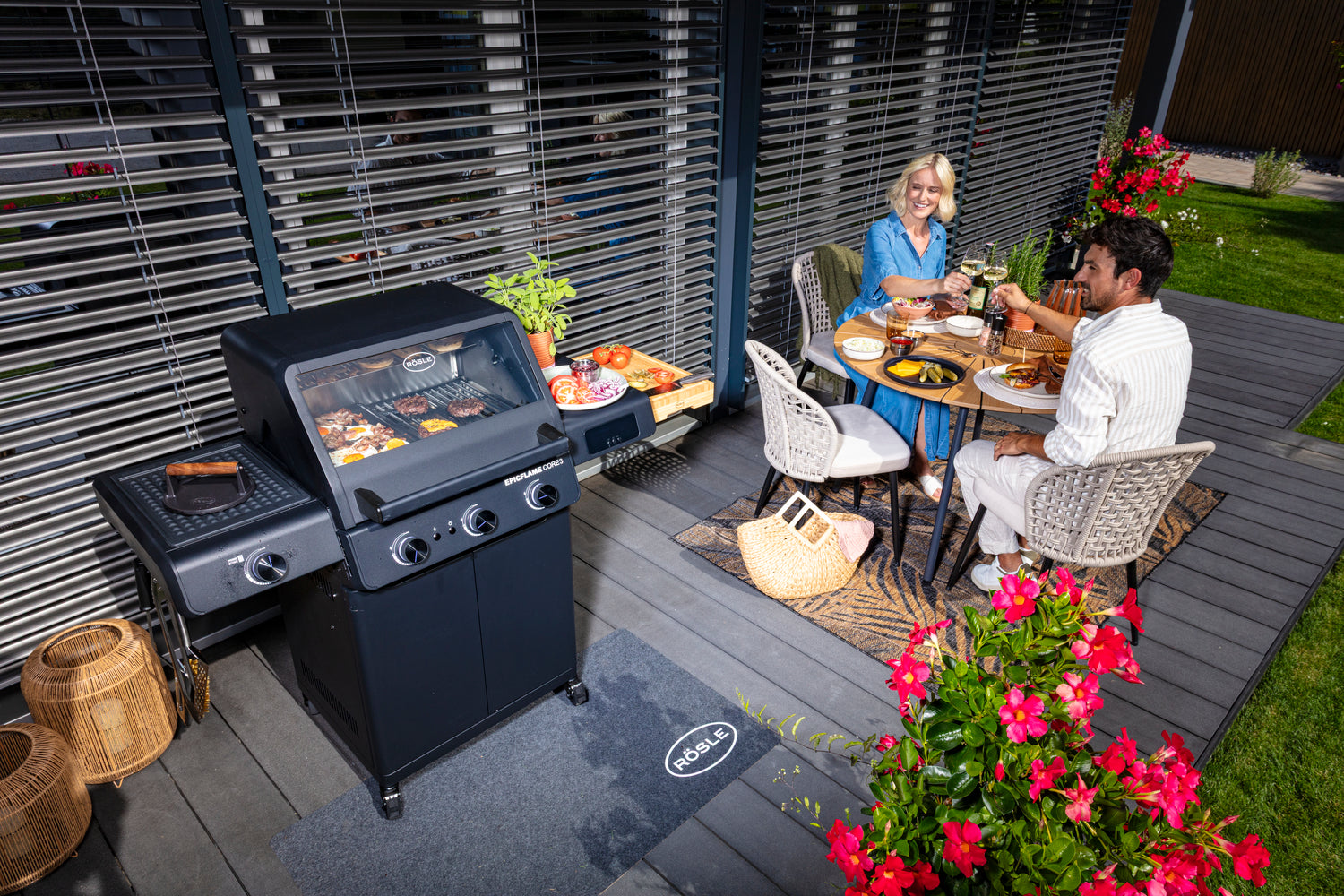 Nærbilde av digitalt termometer på Gassgrill EPICFLAME Core 3 brennere støpejernsrist