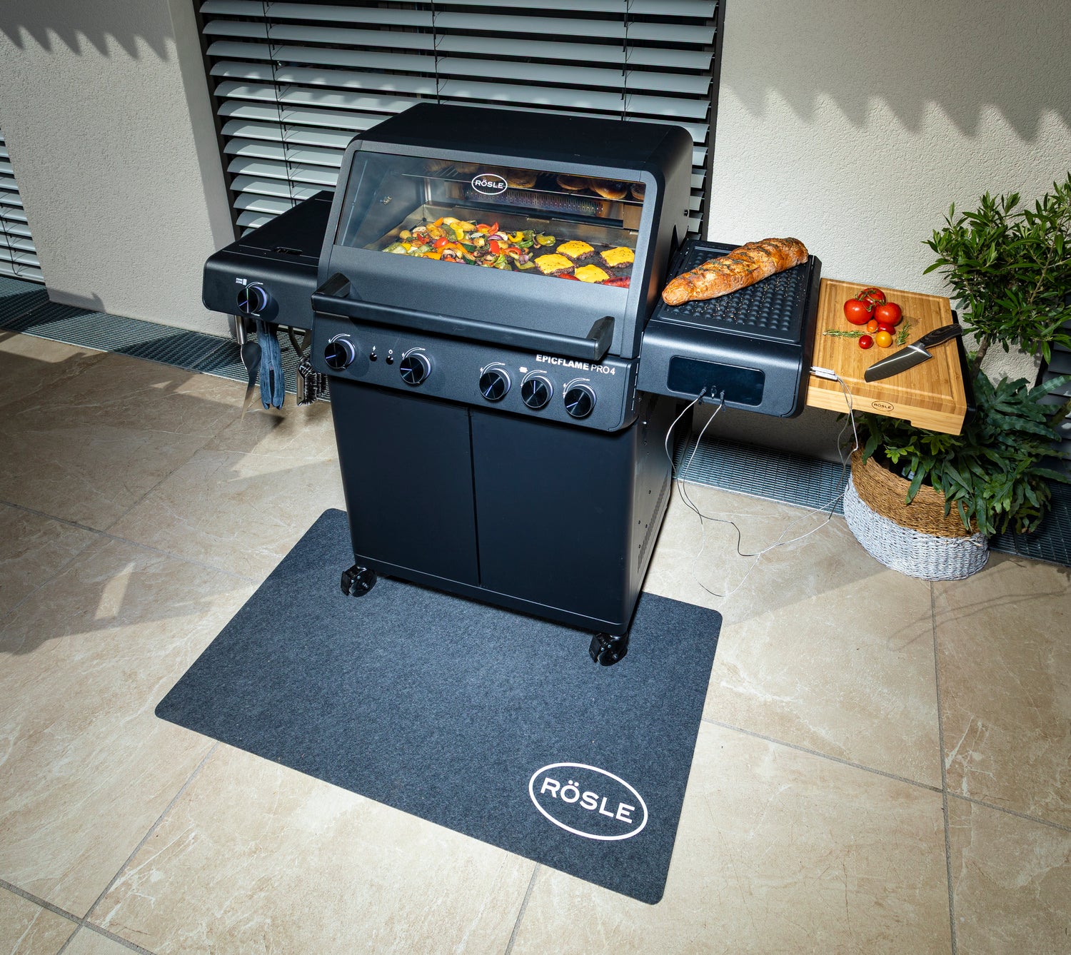 Gassgrill EPICFLAME Pro 4 brennere bakbrenner støpejern detalj av brennere