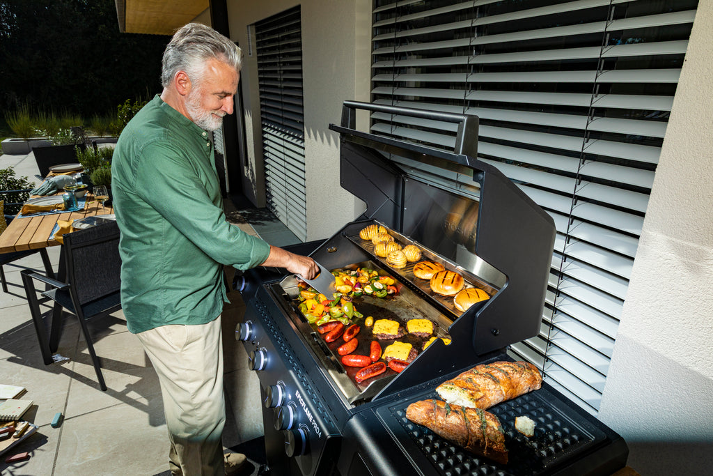 Gassgrill EPICFLAME Pro 4 brennere bakbrenner støpejern nærbilde av kontrollpanel