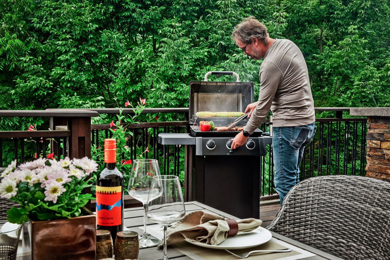Detalj av kontrollpanel på Gassgrill GEM 310 Shadow 3 brennere modell 2026 - Broil King