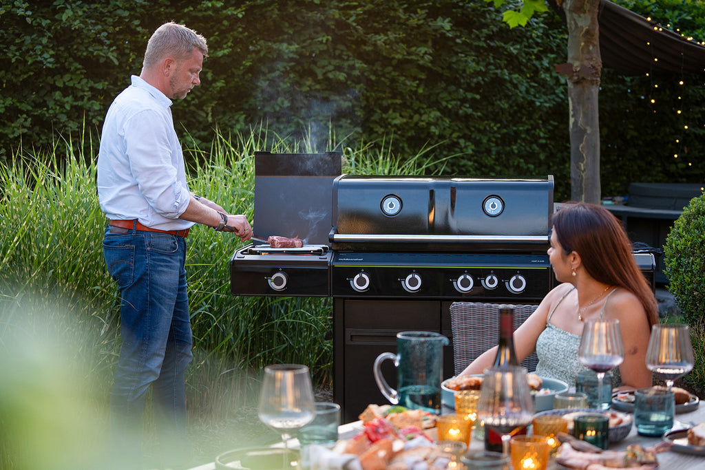 Montert Gassgrill HEAT X-445 RB 4 brennere med bakbrenner i bruk
