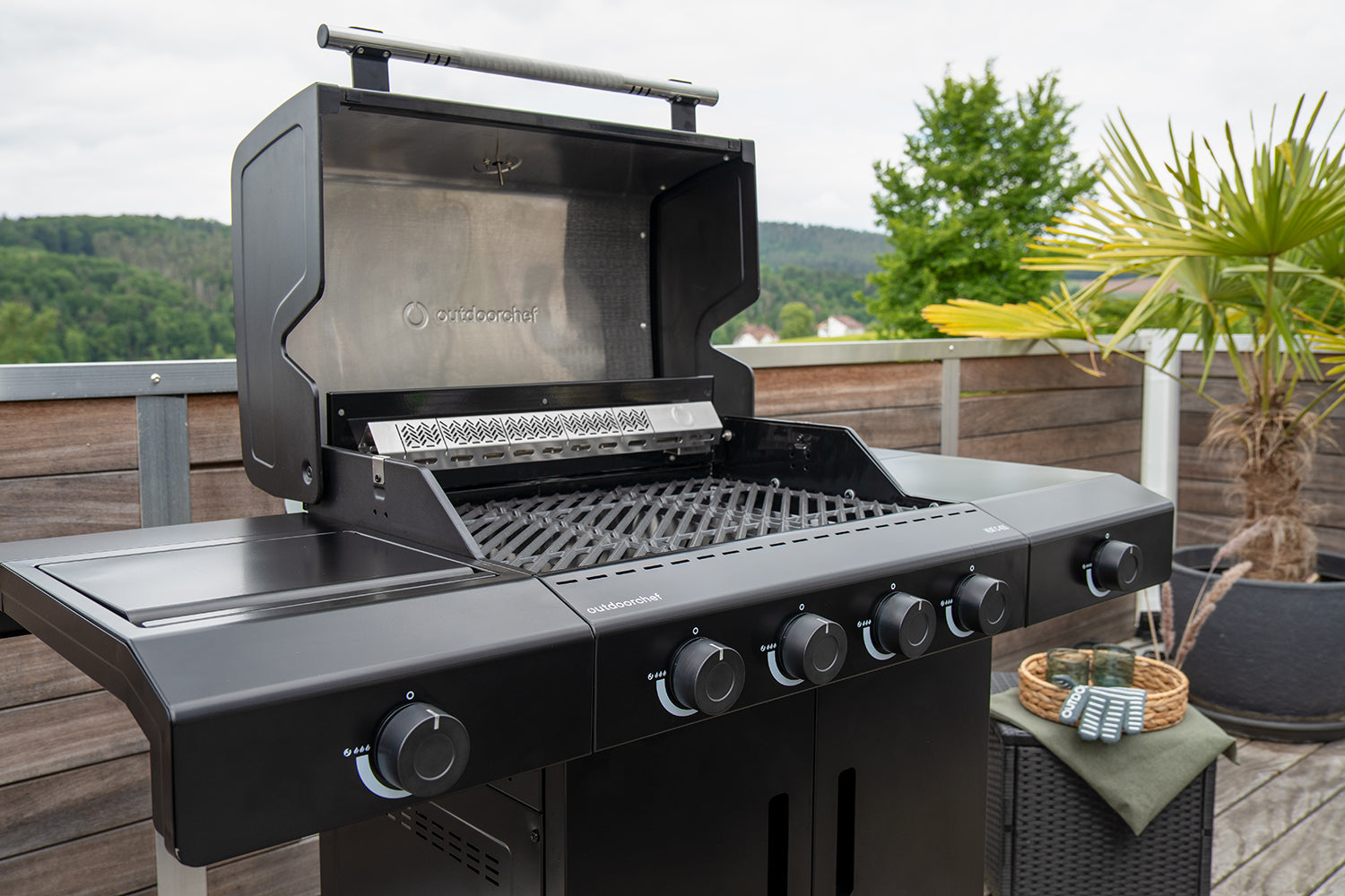 Montert Gassgrill HEAT C-435 RB med åpent lokk