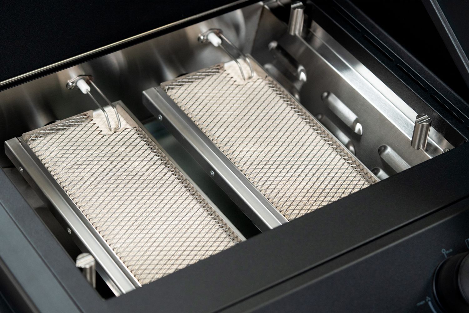 Gassgrill Independence P330G stor glassrute i lokket
