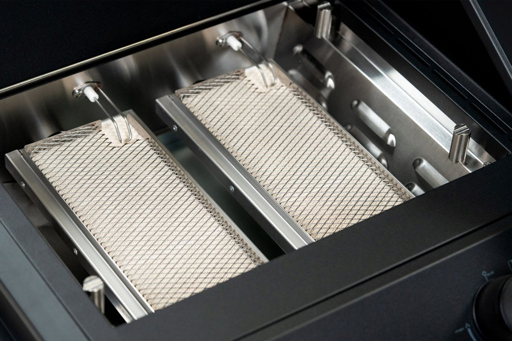 Dobbelt veggdekkede dører med soft-close på Gassgrill Independence P530G