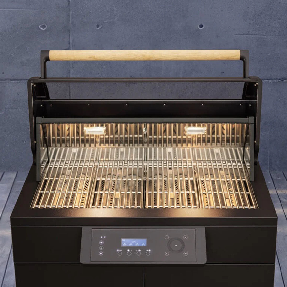 Gassgrill KOQOON GQ4 Premium 4 brennere smart matt svart montert med lokk åpent