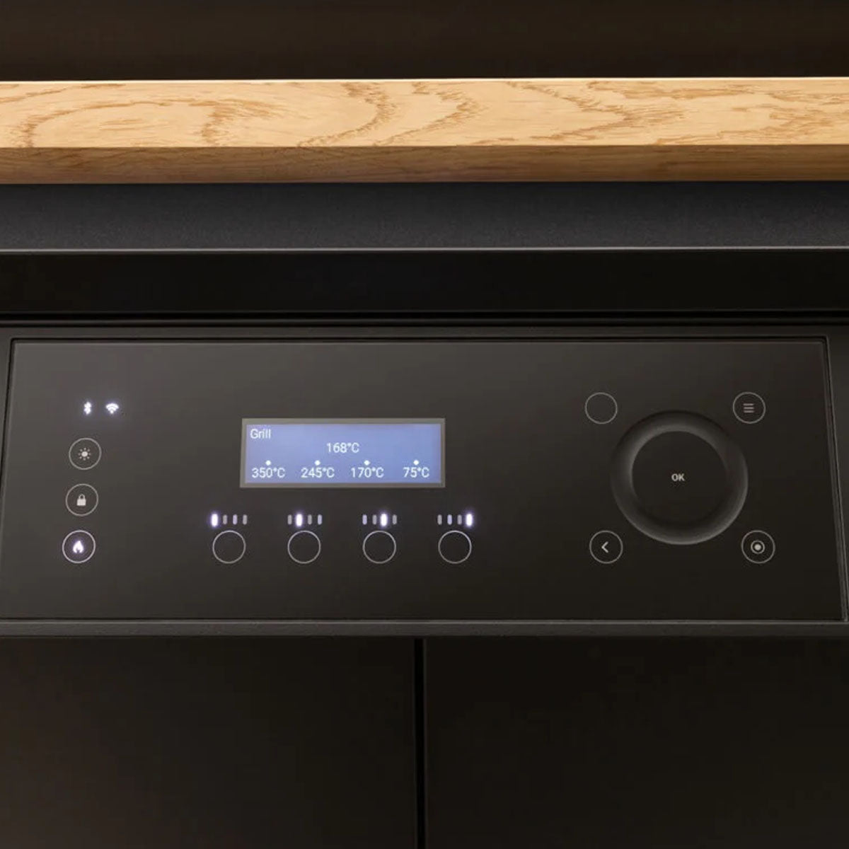 Nærbilde av grillrister på Gassgrill KOQOON GQ4 Premium 4 brennere smart matt svart