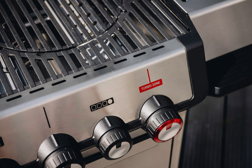 Termometer i lokk på Gassgrill Monroe Pro 3 SIKR Turbo rustfritt stål 3 brennere