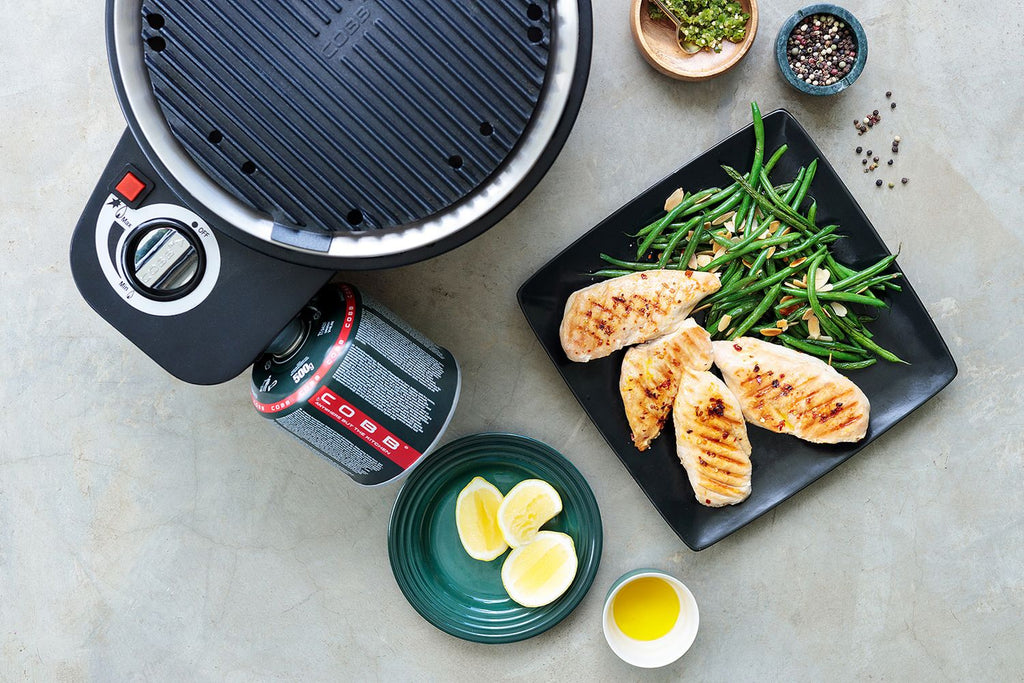 Gassgrill Premier Gas Deluxe 2.0 portabel 28 cm Cobb bakside
