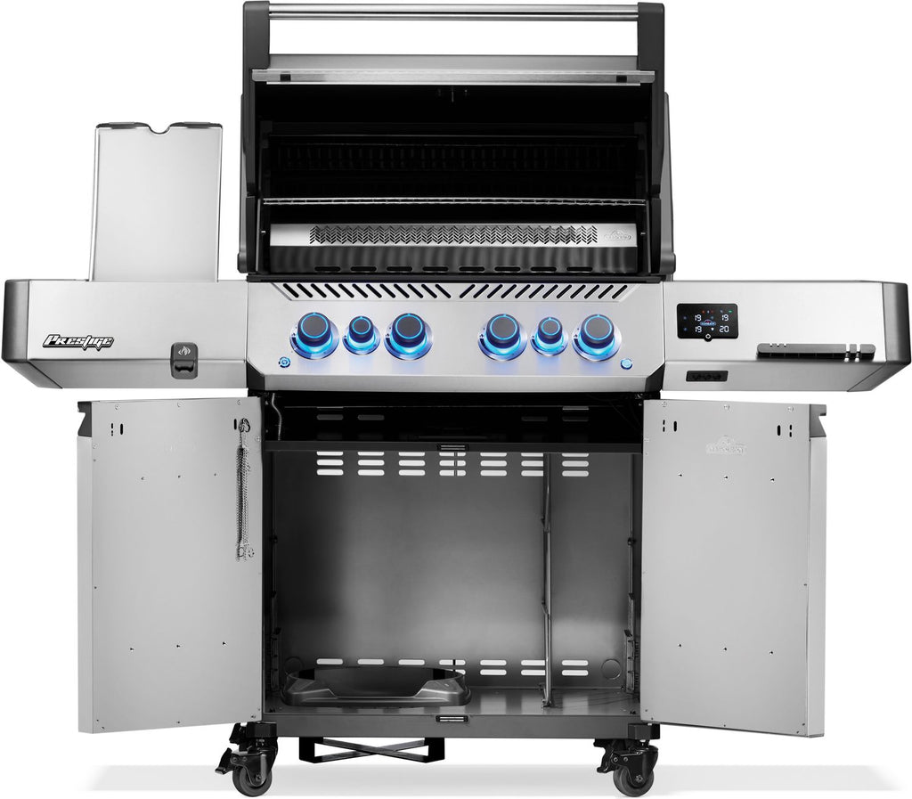 Montert Gassgrill Prestige 500 Connected rustfritt stål på uteplass