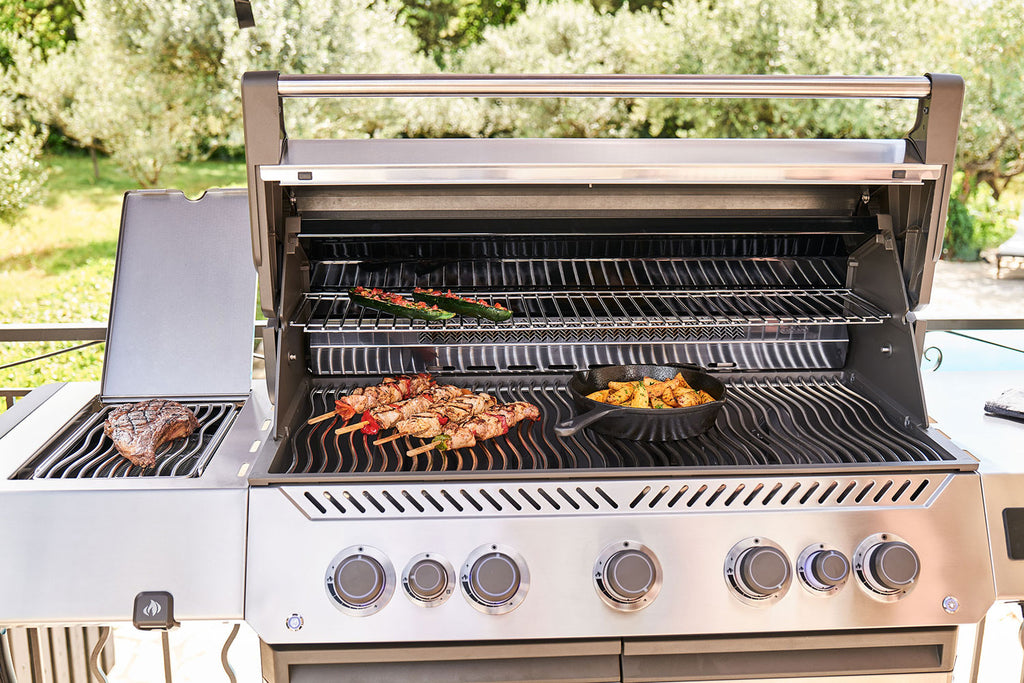 Belysning og Safety-Glow dreieknapper på Gassgrill Prestige 665 Connected rustfritt stål