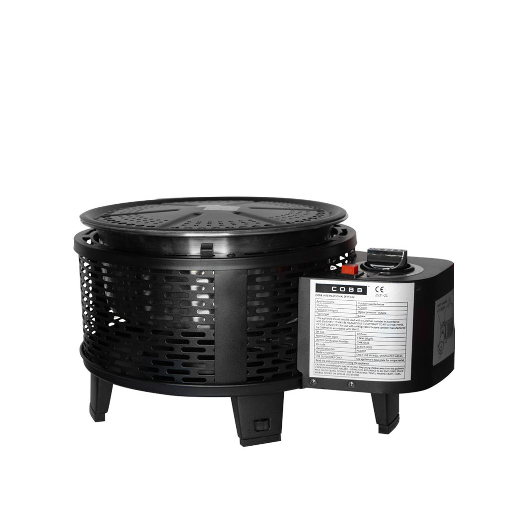 Gassgrill Pro Gas Black med perforert grillplate matt svart - Cobb montert på bord