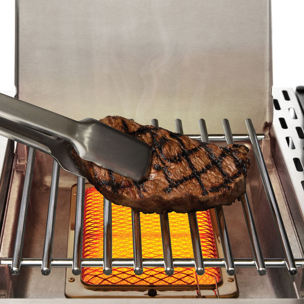 Grillflater i rustfritt stål og støpejern på Gassgrill Regal S690 PRO IR 6 brennere rustfritt stål