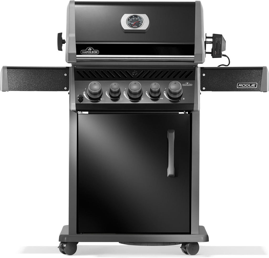 Gassgrill Rogue 425 all black med sidebrenner og bakbrenner forfra