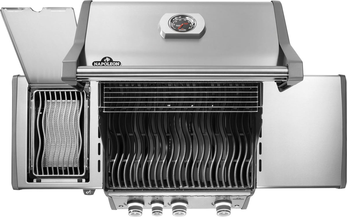Detalj av SIZZLE ZONE™ infrarød sidebrenner på Gassgrill Rogue PRO 425