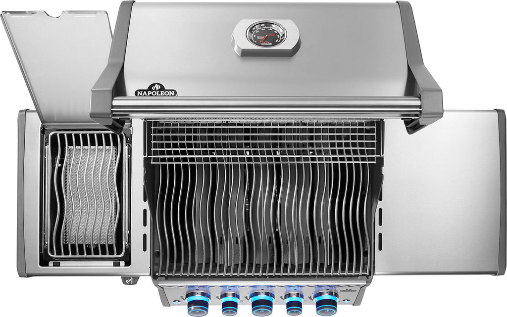 Detalj av sidehylle med flaskeåpner på Gassgrill Rogue PRO-S 425 rustfritt stål Sizzle Zone - Napoleon
