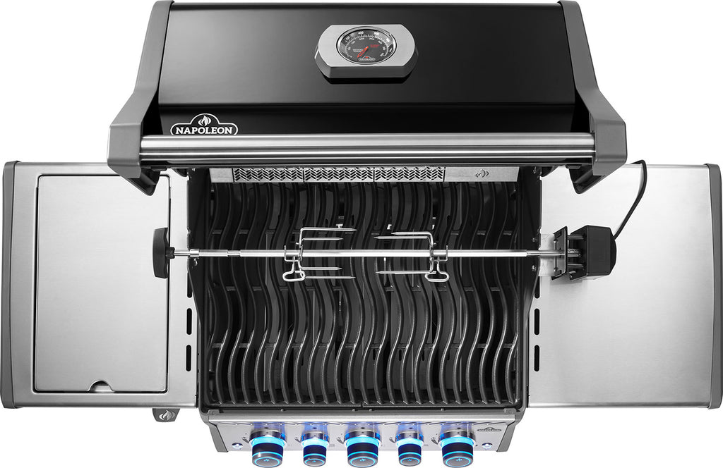 Detalj av dreiespidd og bakbrenner på Gassgrill Rogue PRO-S 425
