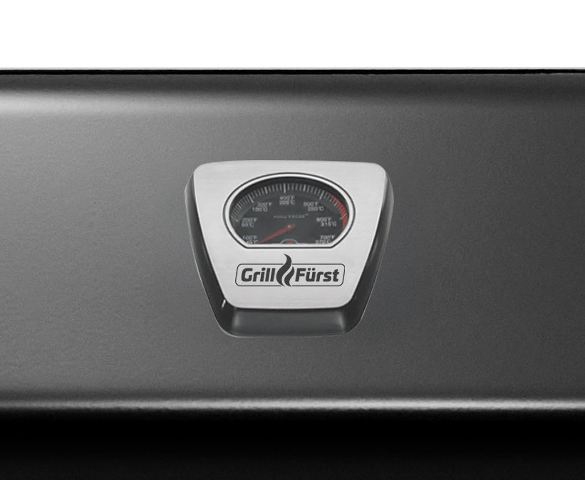 Montert Gassgrill Rogue PRO-S 525 Sizzle Zone inkl. grilltrekk på terrasse