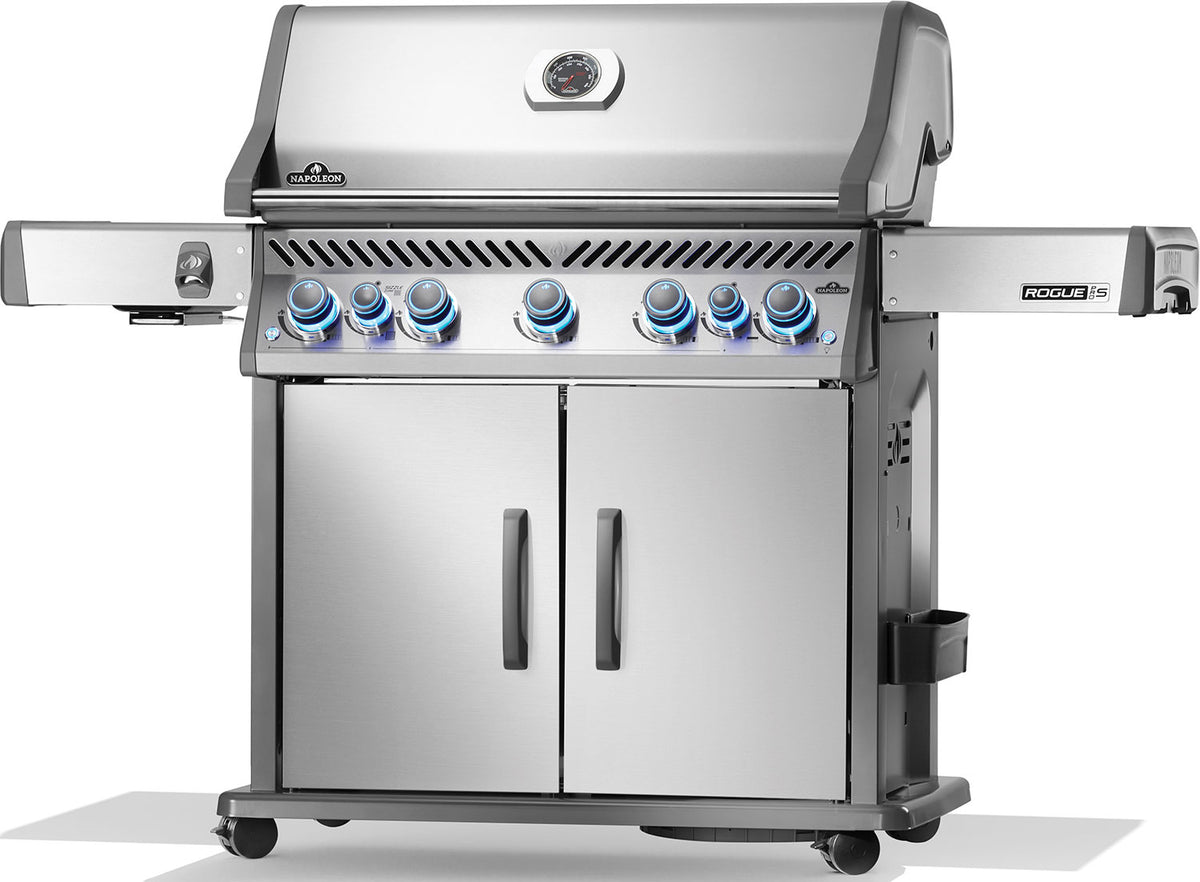 Montert Gassgrill Rogue PRO-S 625 rustfritt stål med åpen lokk